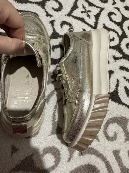 Кроссовки кожа 38 размер