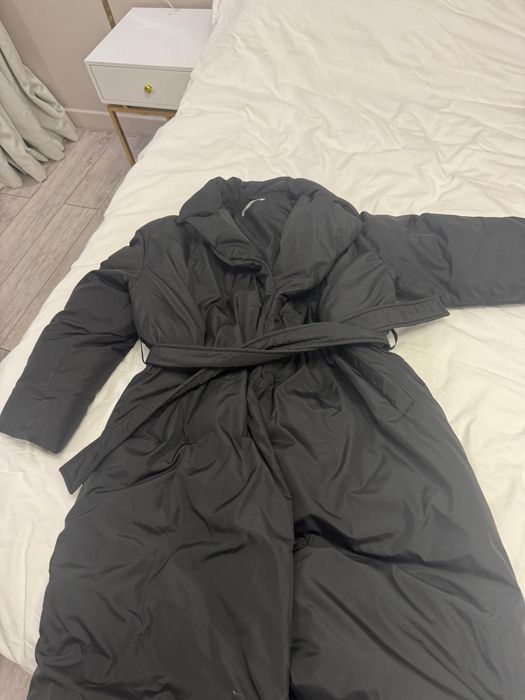 Продам пуховики куртки плащи