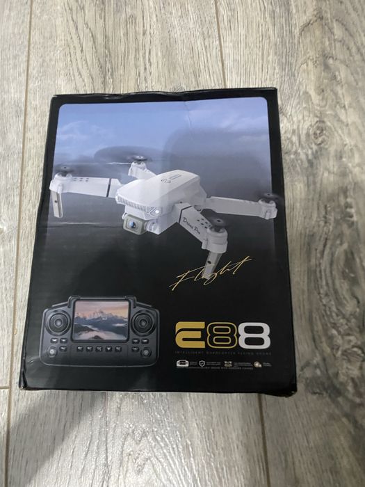 Продам Кводрокоптер дрон с экраном