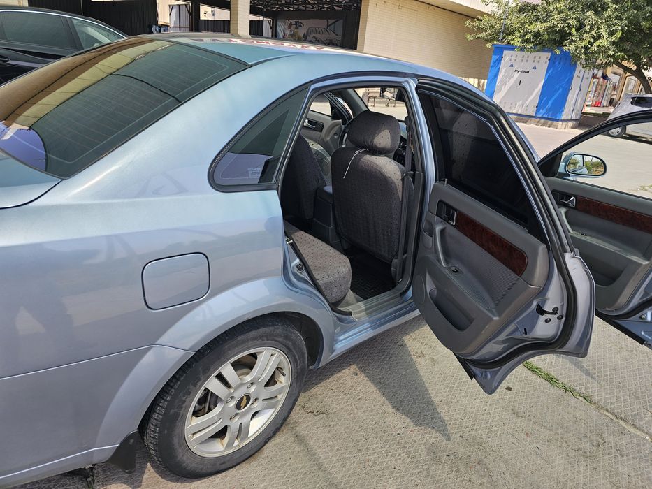 Lasetti 1.8  2013 yil srochna