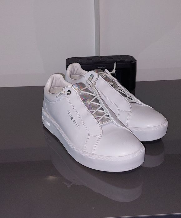 Vând sneakarsi BUGATTI mar .38