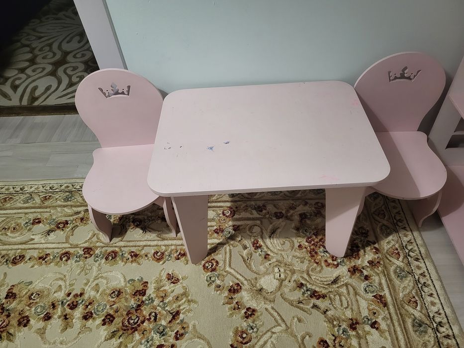 Детски стол с двумья стульями