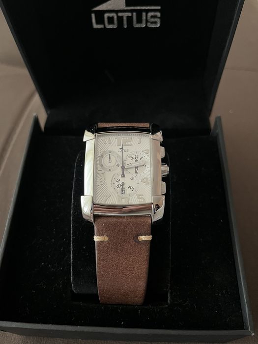 Мъжки часовник Lotus