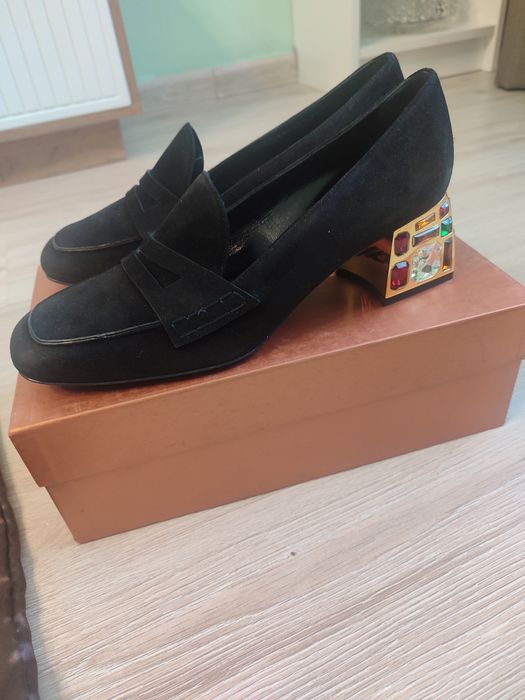 Продам новые туфли baldinini 40-41