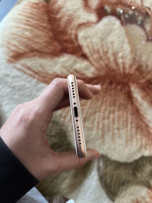Vând  iphone 8 (ușor negociabil)
