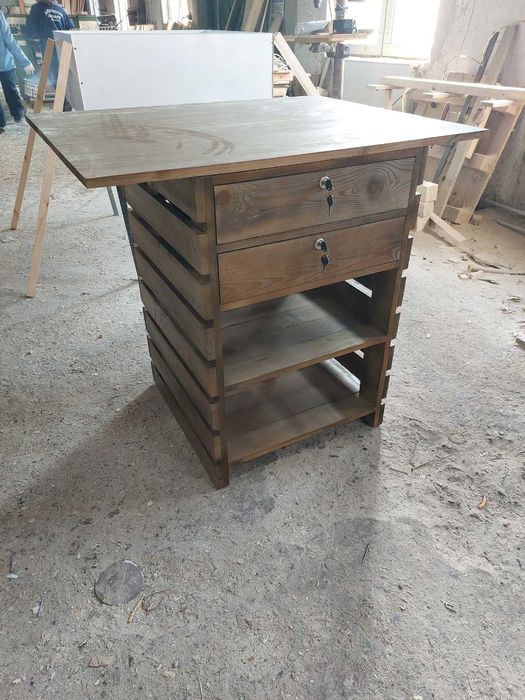 Търговска щанд масата с 2 чекмеджета