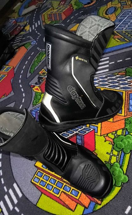 Vand echipament motocicleta