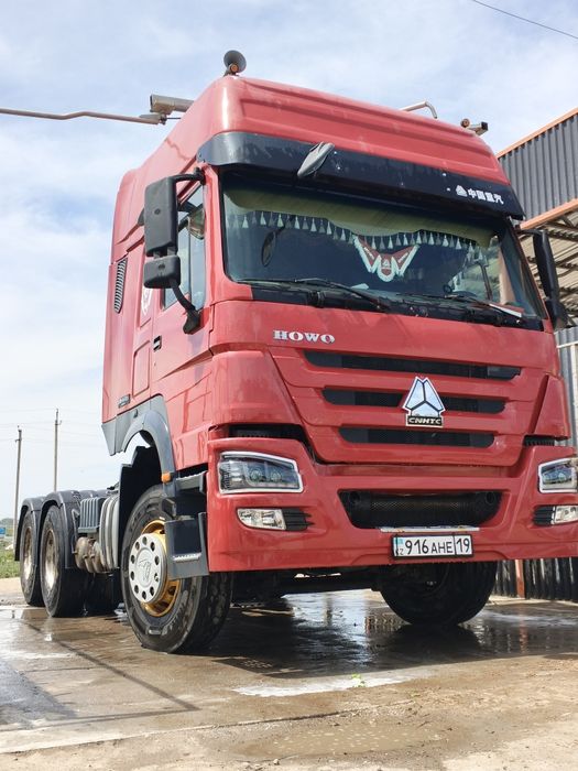 Тягач Хова 6×4  на ходу.                 .