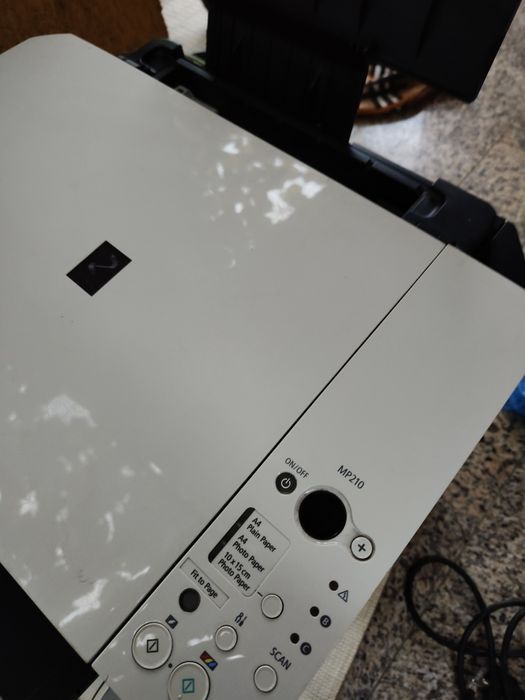 Imprimata HP Color LaserJet CP1215