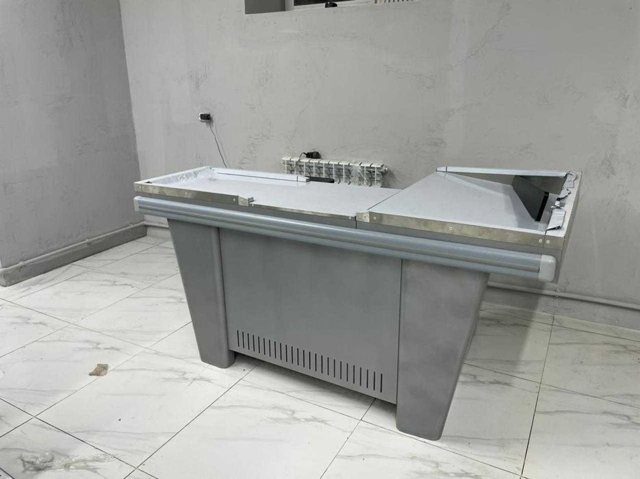 полки витрины прилавки