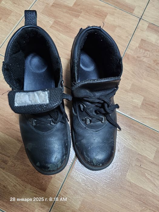 Продам рабочие ботинки  б у,р40
