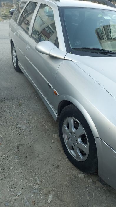 Продавам Опел Вектра