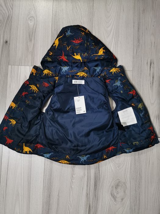 Vesta nouă H&M cu dinozaur 98/104