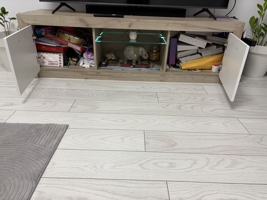 Vand comoda sufragerie