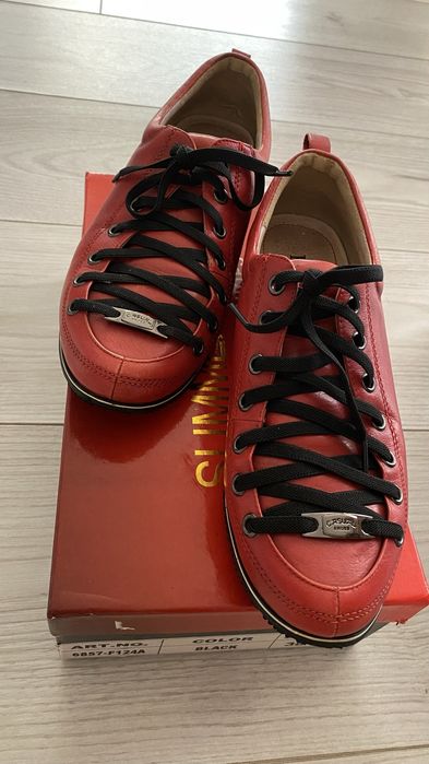 Продам кроссовки