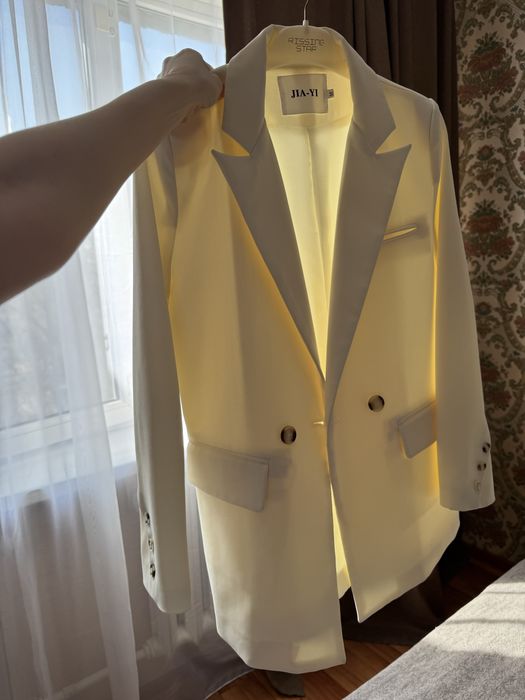 Пиджак белый (молочный) продается