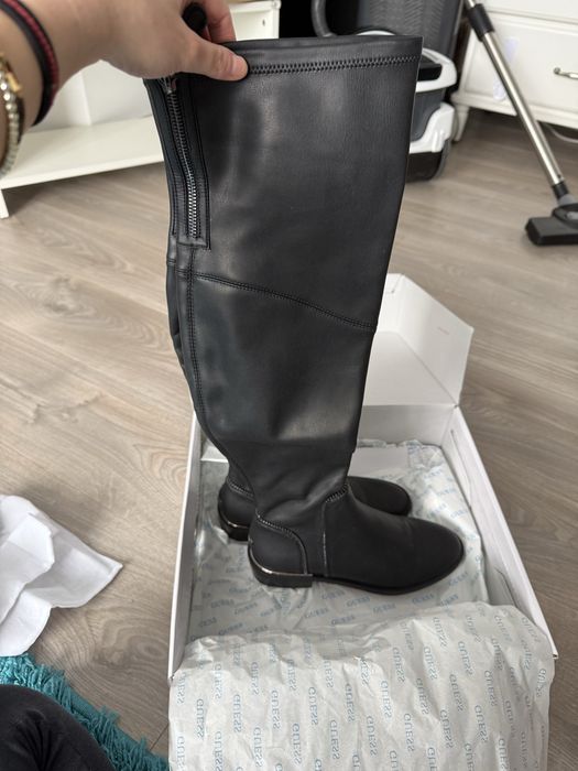 Ботуши на Guess оригинални 36 размер и подарък тениска