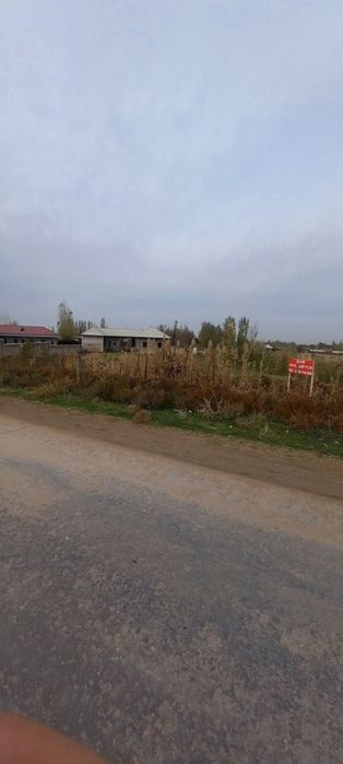 Uy sotiladi Roxat postidan 25 km 10 xonaliy uy gaz svet bor 1