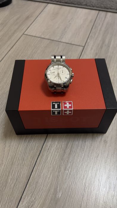 Часовник TISSOT оригинал