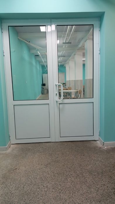 Двукрила алуминиева врата