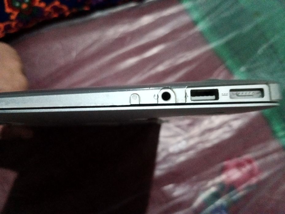 Macbos pro.            2milyon sum.