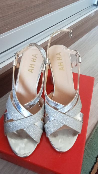 Продам женские туфли