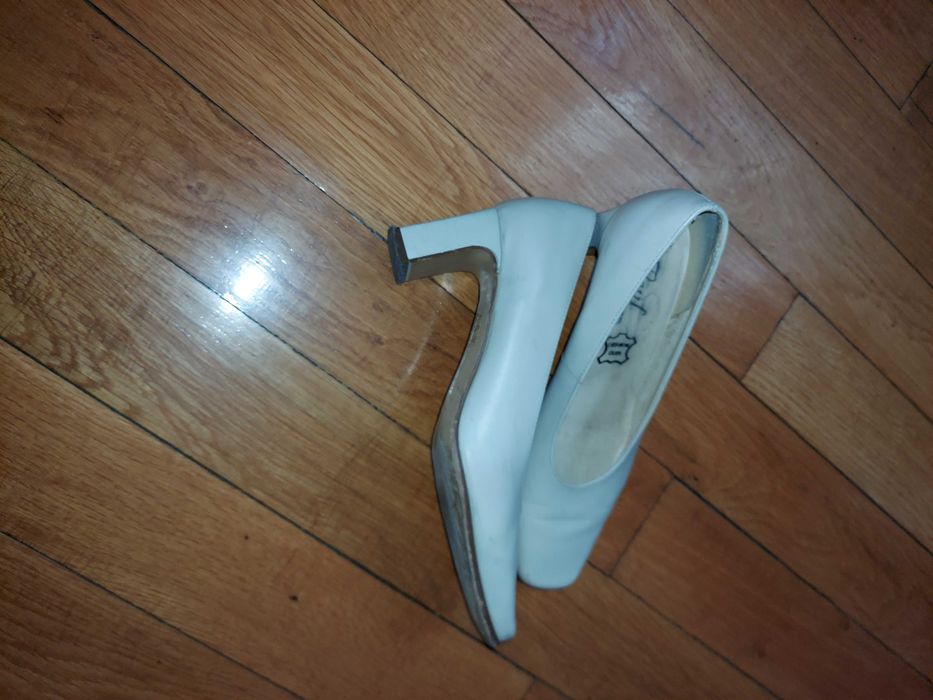 Vand incaltaminte comoda,de calitate