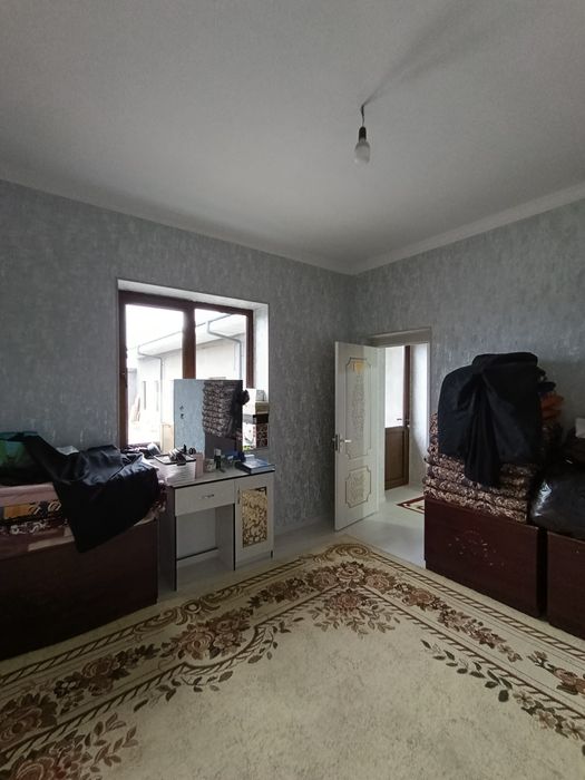 Hovli sotiladi 2.8 sotk 1 zal 3 ta spalniy 2 ta sanuzl 1 ta padvl