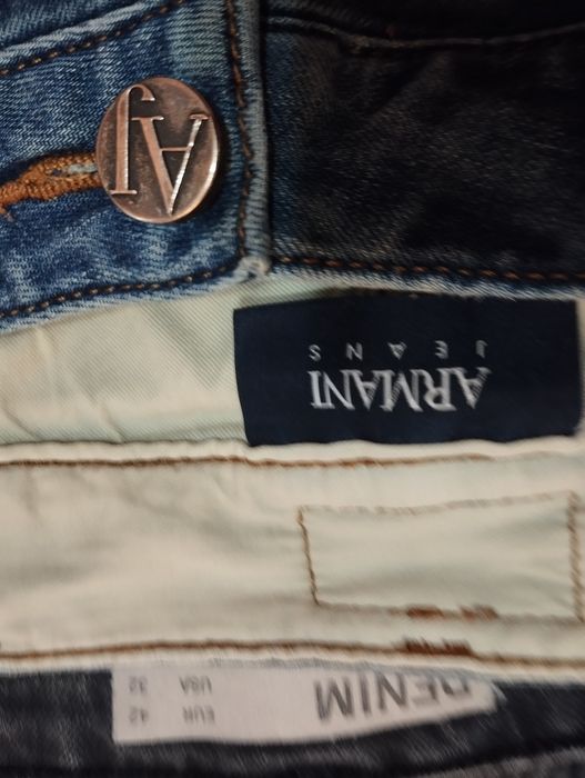 Vand blugi in stare foarte buna