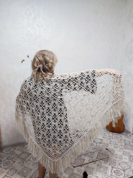 Продам шаль женскую