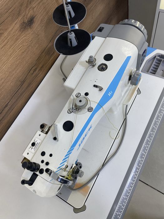 Швейная машина Jack