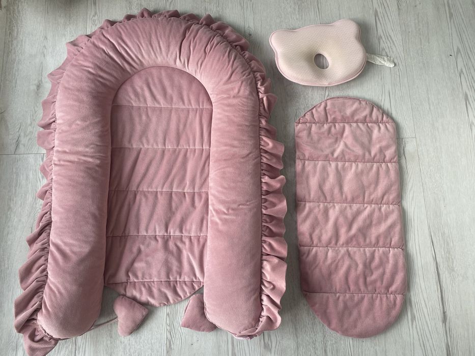 Set Baby Nest / Cuib Bebe Roz Catifelat cu Volănașe + Pernă Nou-Născut