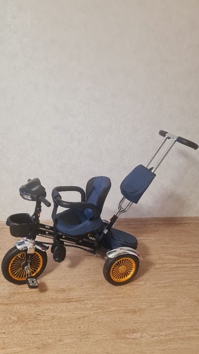 Коляска-велосипед б/у продаётся в отличном состоянии