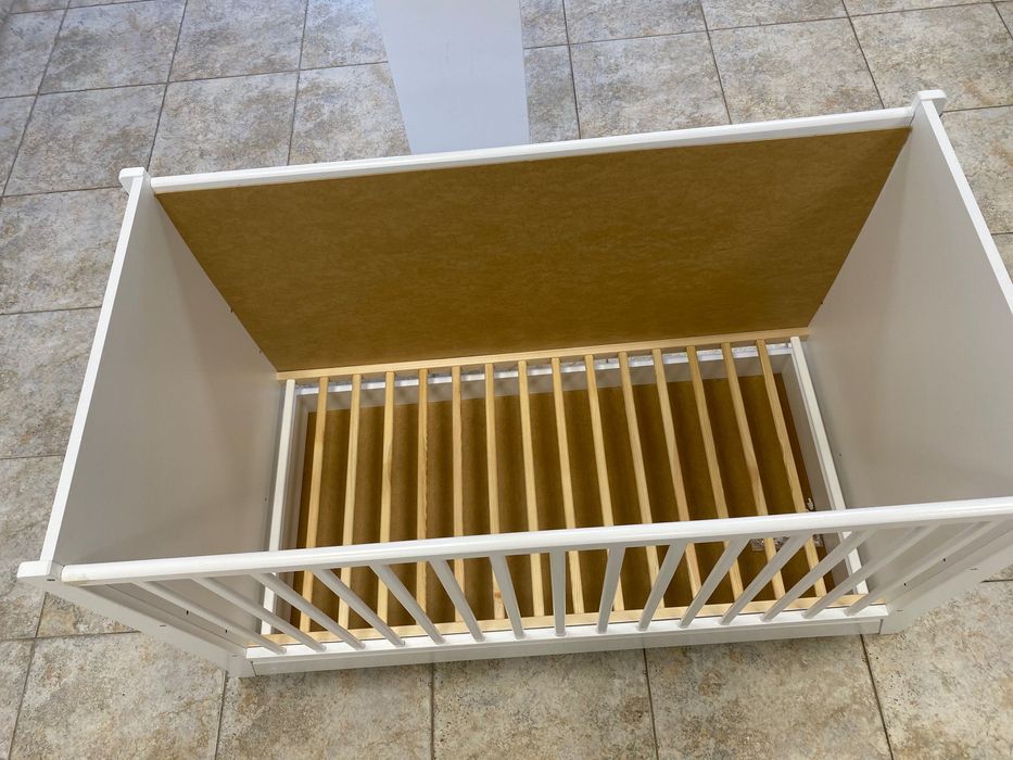 Продавам детско дървено легло