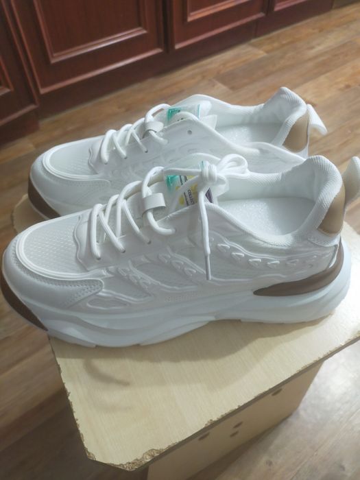 Продам кроссовки не дорого