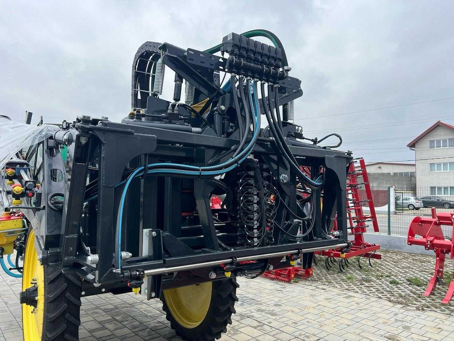 Masina erbicidat tractata CUISER 3000- RICOSMA(Italia)