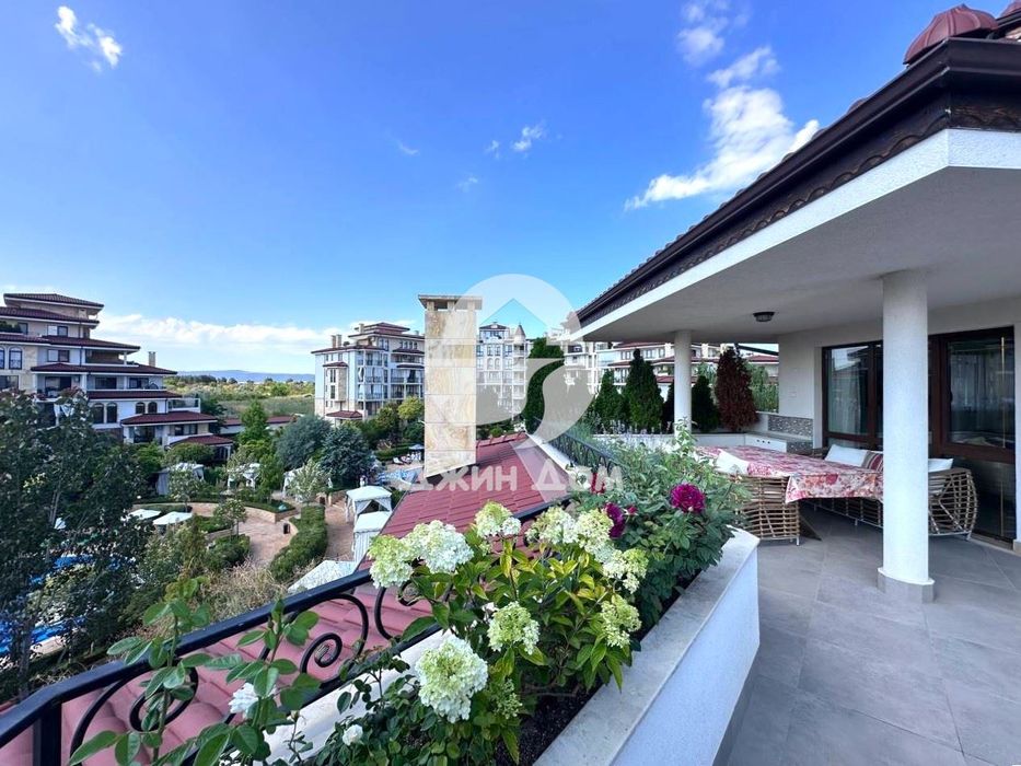 Просторен луксозен тристаен апартамент в к-с Посейдон, гр. Несебър