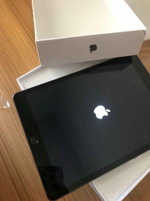 Продаю iPad 5 поколения
