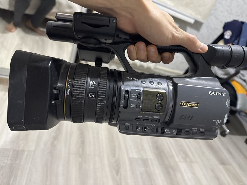 Продам видеокамеру на запчасти