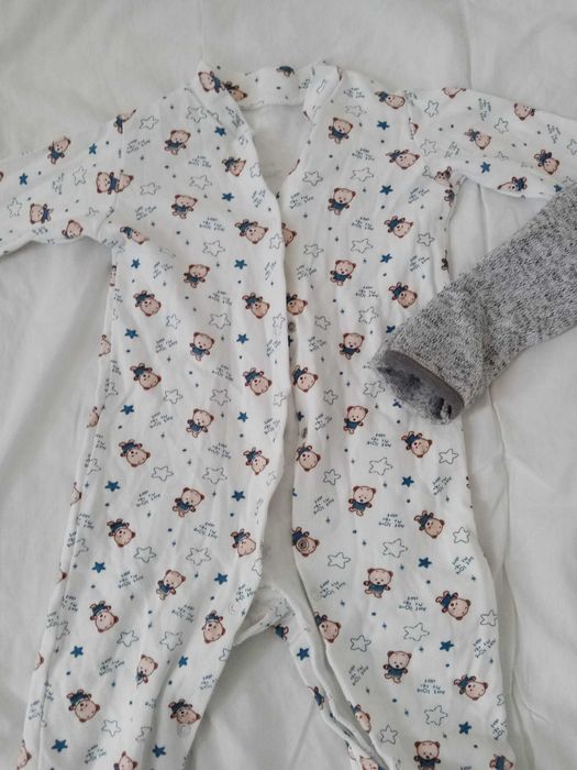 Vand lot haine si incaltaminte, patut+masa de infasat copii 0-4 ani