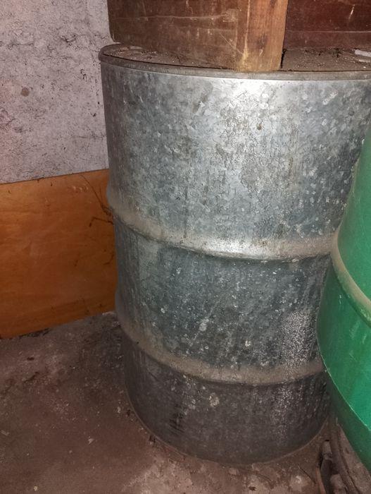 Варел-  метален. Използван