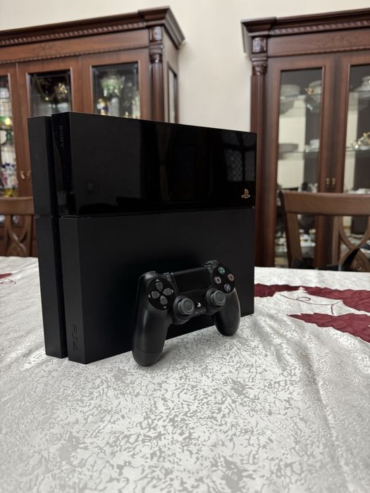 Playstation 4 в отличном состоянии