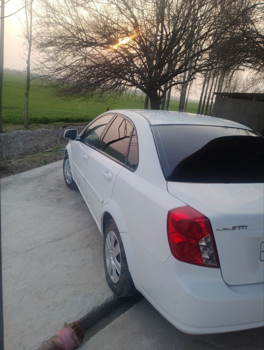 Lasetti jentro qilingan 1.8 avtomat karobka 3 kurugdan oshiq yurgan