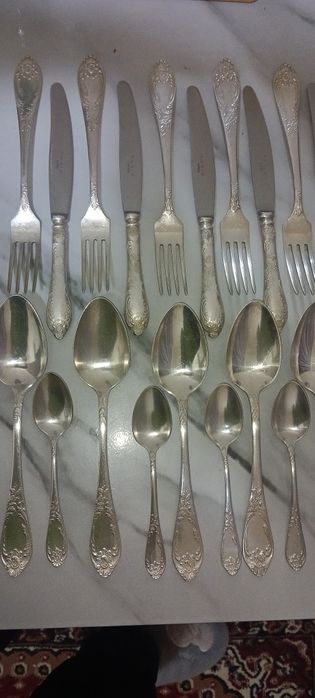 Продается мельхиоровые столовые приборы
