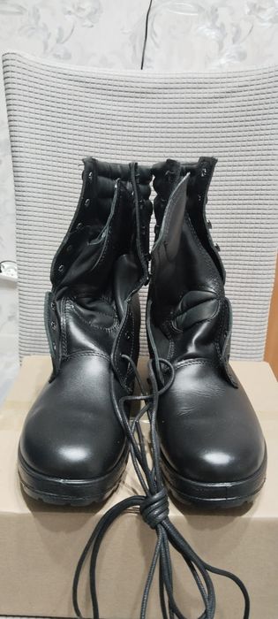 Продам черные зимние берцы