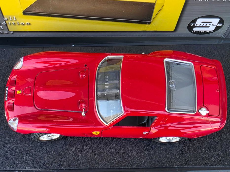 Macheta Auto 1/18 Burago Triple 9 Case Ferrari GTO
