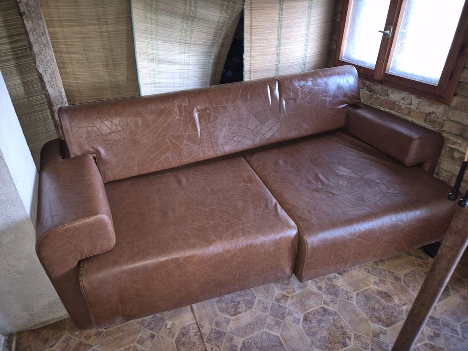Кожен диван (кафяв)