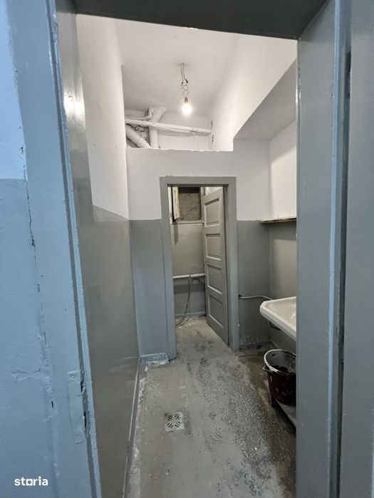 Spatiu comercial cu geamuri la str. Horea, partial demisol