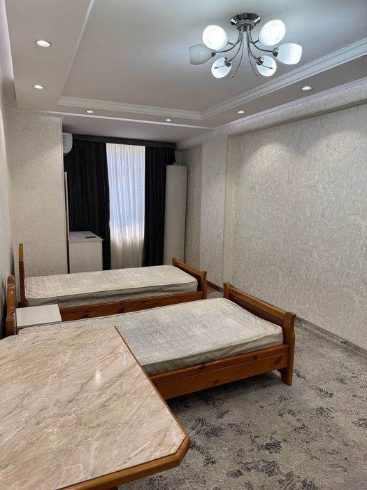 Kasmanavtlar metro oldida