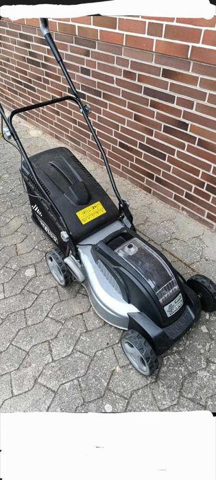 Mașina tuns gazon  cu acumulatori